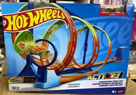 HMX41 Hot Wheels Action Corkscrew Twist 