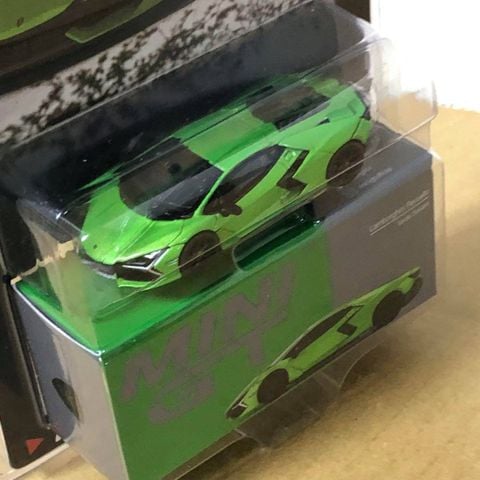  Xe mô hình Mini GT Card Version MGT00789 Lamborghini Revuelto Verde Selvans 