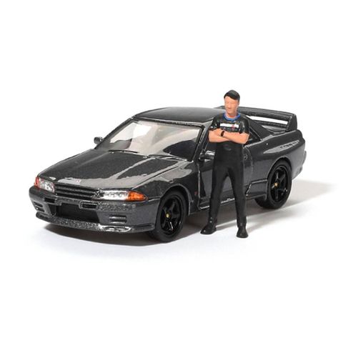  Xe Mini GT MGT00869 Nissan Skyline GT-R (R32) Nismo Gunmetal W/ Matsuda Figure Tsugio Matsuda Collection 
