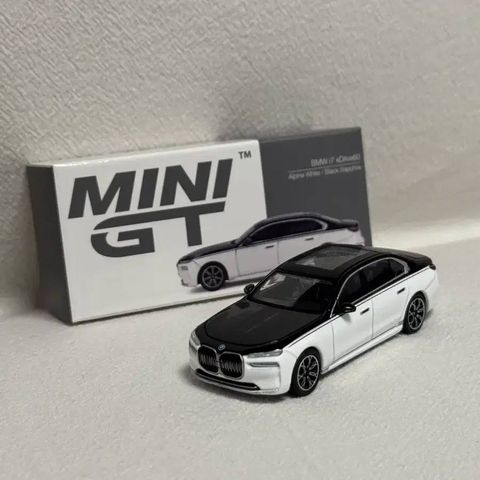  Mô hình xe Mini GT Card Version MGT00959 BMW i7 xDrive60 Alpine White / Black Sapphire 