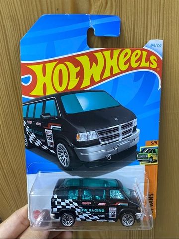  HXR31 Hot Wheels Basic Dodge Van 