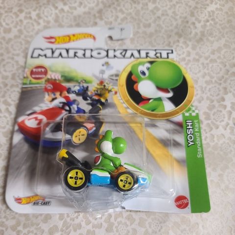  Xe mô hình Hot Wheels MarioKart Yoshi with Pipe Frame Kart 