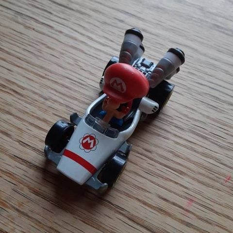  Mô hình xe Hot Wheels Mario Kart Baby Mario 