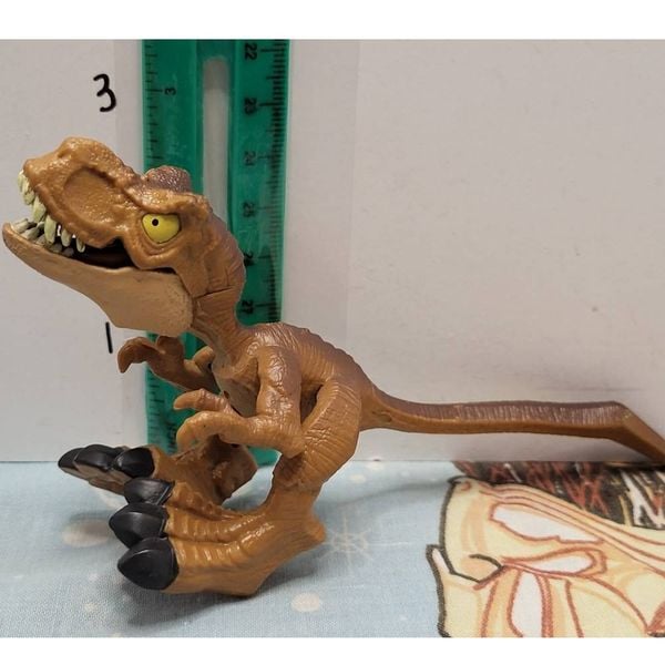 GYX93 Jurassic World Bendy Biters Dinosaur Figures - Tyrannosaurus Rex 3"