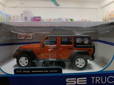  Do choi mo hinh xe Jeep Wangler Unlimited 2015 1:24 