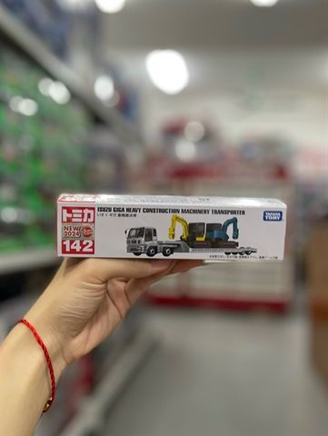  Tomica 142 Isuzu Giga Heavy Machinery Transporter 