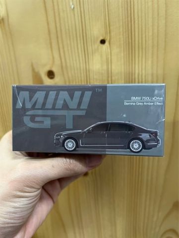  MINI GT 1/64 BMW 750Li xDrive Bernina Gray Amber Effect (Left Handle) 