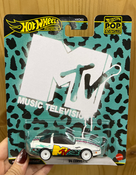  JHW93 23win04 Pop Culture - 84 CORVETTE 