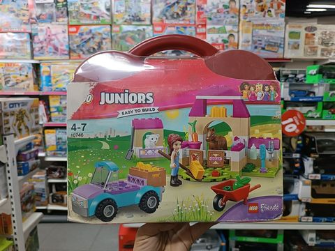  Lego 10746 Vali nong trai cua Mia 