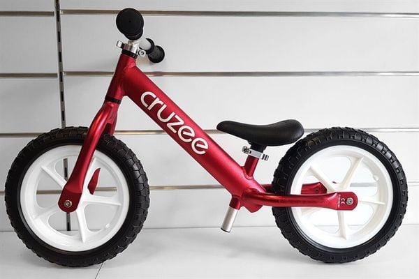  Xe thăng bằng Cruzee đỏ bản tem dính 