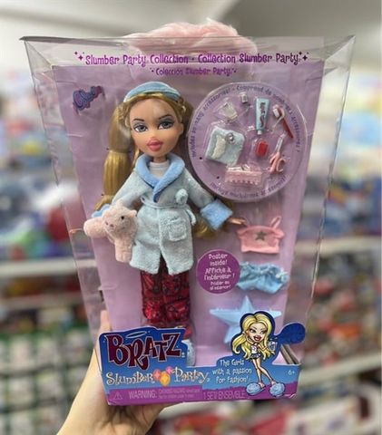  592037C3 Bratz Slumber Party Cloe 