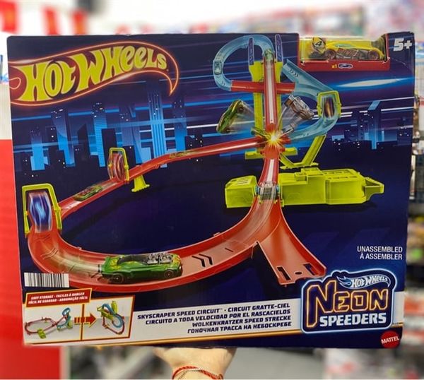  HPC07 ​Hot Wheels Track Set, Neon Speeders Skyscraper Speed Circuit 