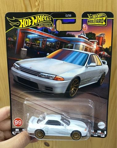  Mô hình xe HRT74 Hot Wheels Boulevard Nissan Skyline GT-R (BNR32) 