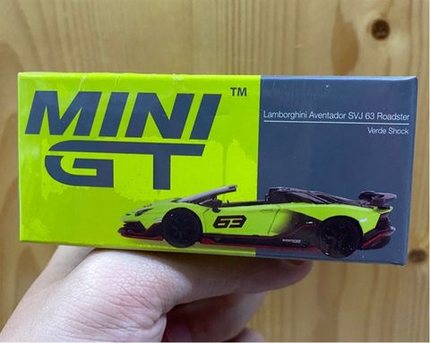  Mini GT Box Version MGT00887 Lamborghini Aventador SVJ 63 Roadster Verde Shock 