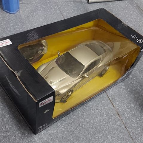  Xe dieu khien Aston Martin DBS 