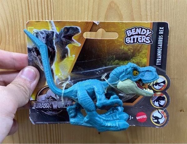 HPM72 Jurassic World Bendy Biters Dinosaur Figures- Tyrannosaurus Rex 3"