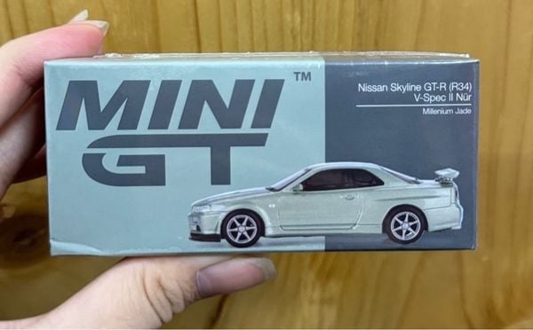  Mini GT Box Version MGT01003 Nissan Skyline GT-R (R34) V-Spec II Nür Millenium Jade 