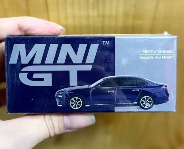  Mini GT Box Version MGT01111 BMW i7 xDrive60 Tanzanite Blue Metallic 