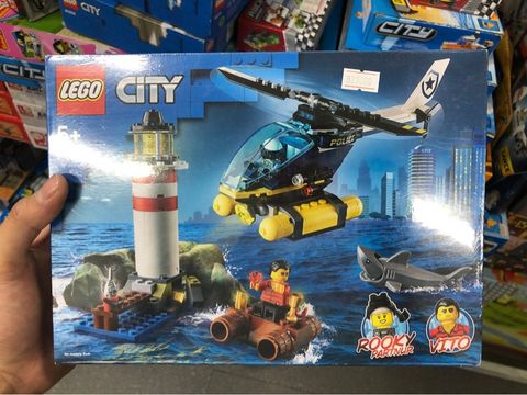  Lego 60274 - Trực Thăng Bắt Cướp Trong Ngọn Hải Đăng 