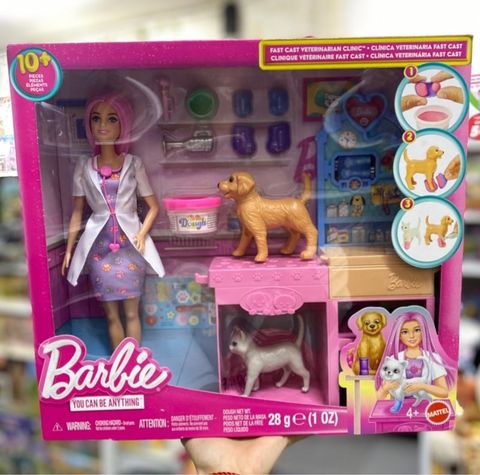 JFX93 Barbie Fast Cast Veterinarian Clinic Playset 