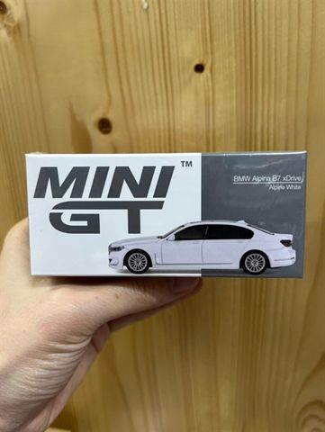  MINI GT 1/64 BMW Alpina B7 xDrive Alpine White Right Handle 