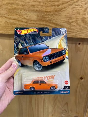  HKC53 23win04 Premium Car Culture - Canyon Warriors - '73 Volvo 142 GL 