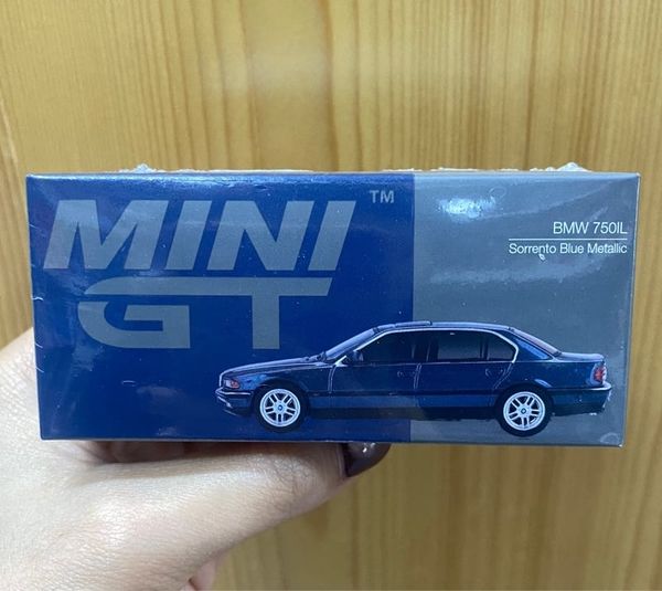  Mini GT Box Version MGT00894 BMW 750IL Sorrento Blue Metallic 