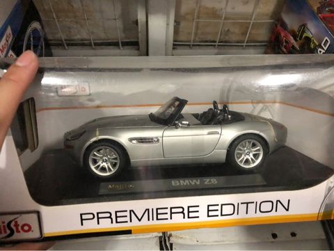  M36896- 1:18 BMW Z8 - mau bac 