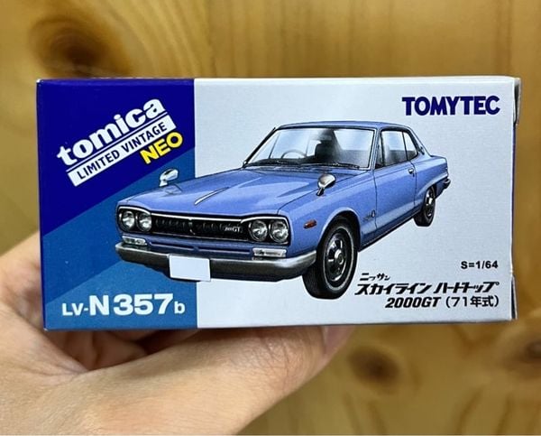  TOMYTEC LV-N357b Nissan Skyline Hardtop 2000GT Lavender Metallic '71 