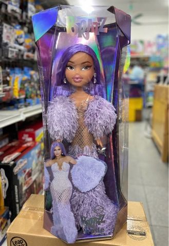  Bratz 426554 x Kylie Jenner 24-Inch Large-Scale Fashion Doll 