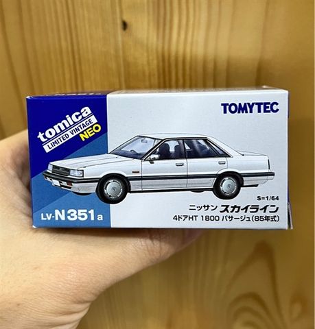  Mô hình xe Tomytec LV-N351a Nissan Skyline 4-Door HT 1800 Passage 1985 (White) 