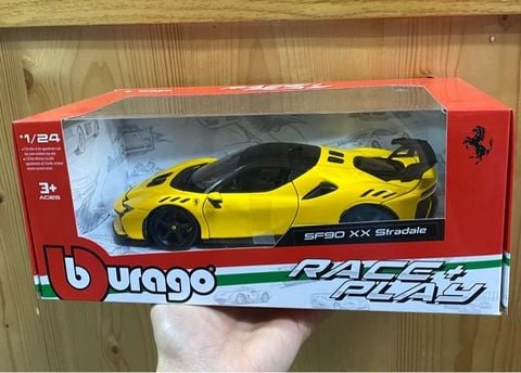 Bburago 1:24 Ferarri FS90 XX Stradale Yellow