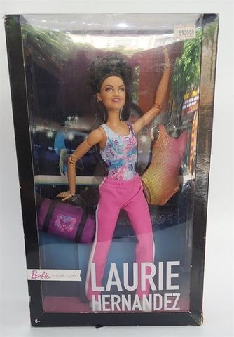  FJH69 - Signature Laurie Hernandez 