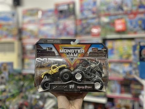  6064128 - Monster Jam 1:64 Diecast 2-Pack Bulldozer vs Racing Stripes 