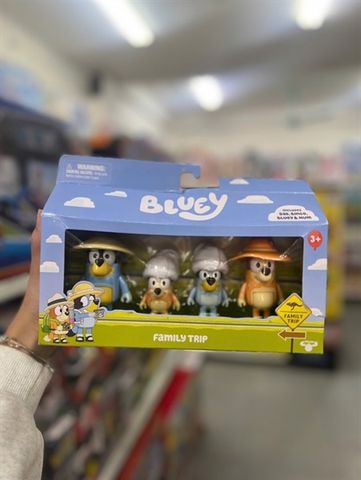  Bluey Holiday Figure 4-Pack Family Trip 