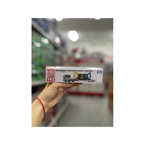  23win08 com mô hình xe Tomica 142 Isuzu Giga Heavy Machinery Transporter 