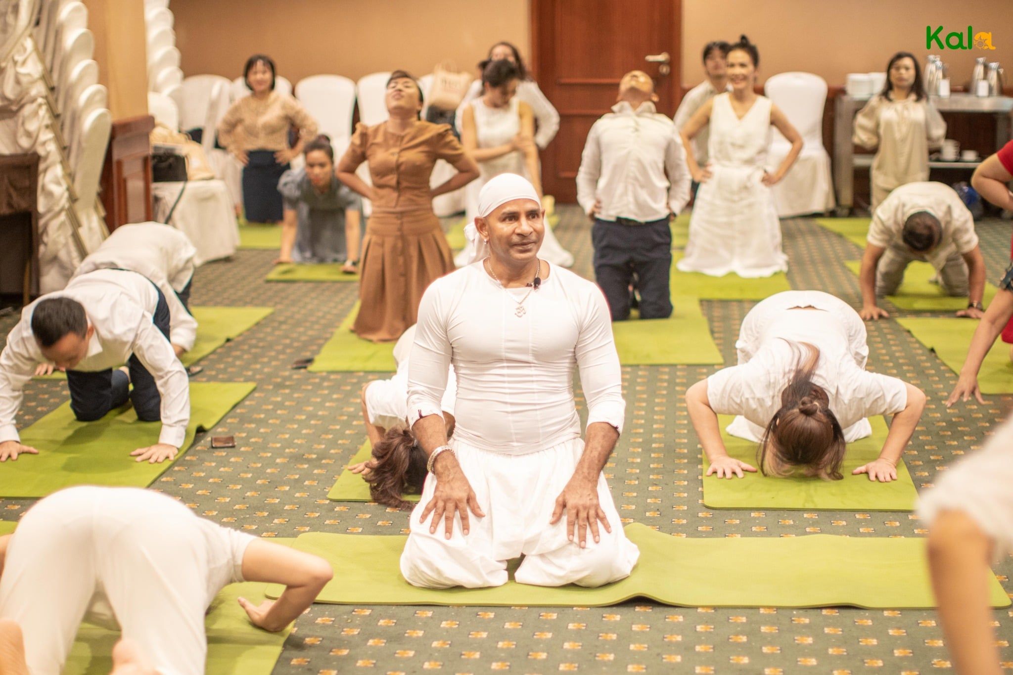  Combo 2 cuốn: Yoga theo Dosha - Yoga for men 