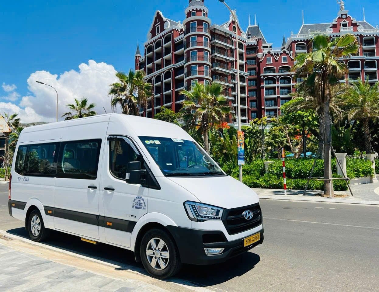  Thuê xe 16 chỗ Cà Mau 