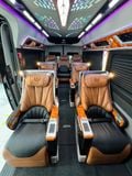  Thuê xe limousine 9 chỗ 