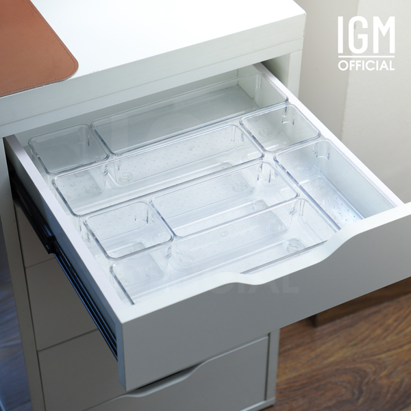 Hộp mica chia ngăn trong suốt sắp xếp ngăn kéo bàn làm việc.