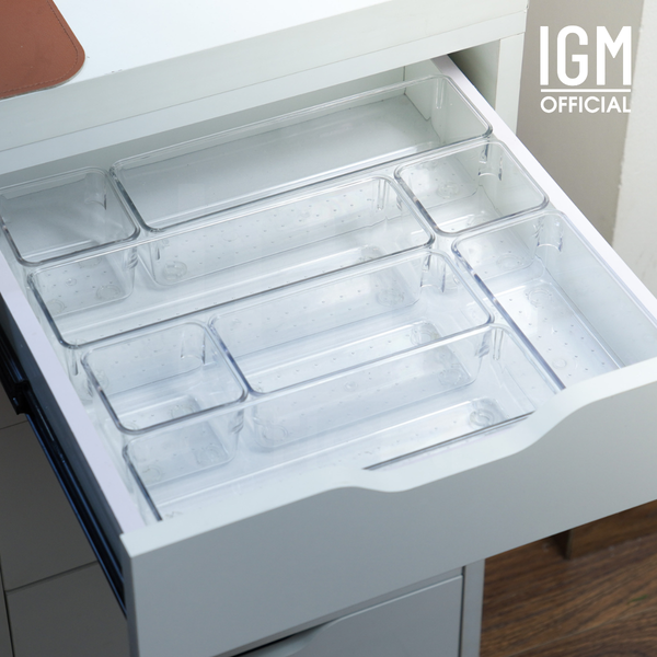 Hộp mica chia ngăn trong suốt sắp xếp ngăn kéo bàn làm việc.