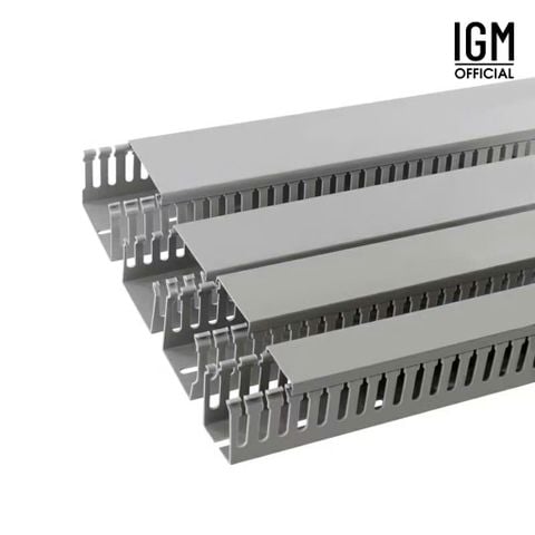 Ống đi dây điện IGM, Máng đi gọn dây điện IGM kích thước 4x4cm giúp góc làm việc gọn gàng.
