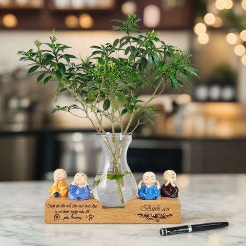  Kệ Bút kèm lọ thủy tinh và chú tiểu mẫu TO2 