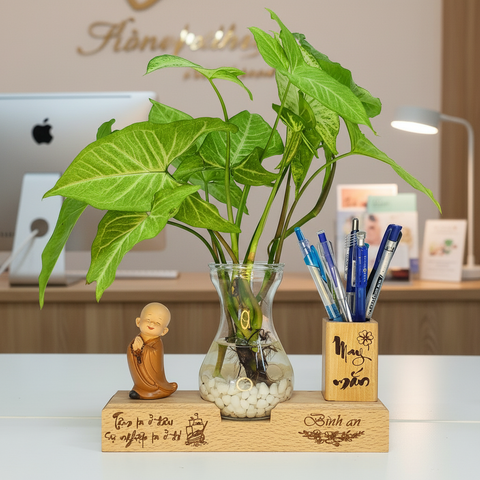  Kệ bút kèm lọ thủy tinh và chú Tiểu To4 