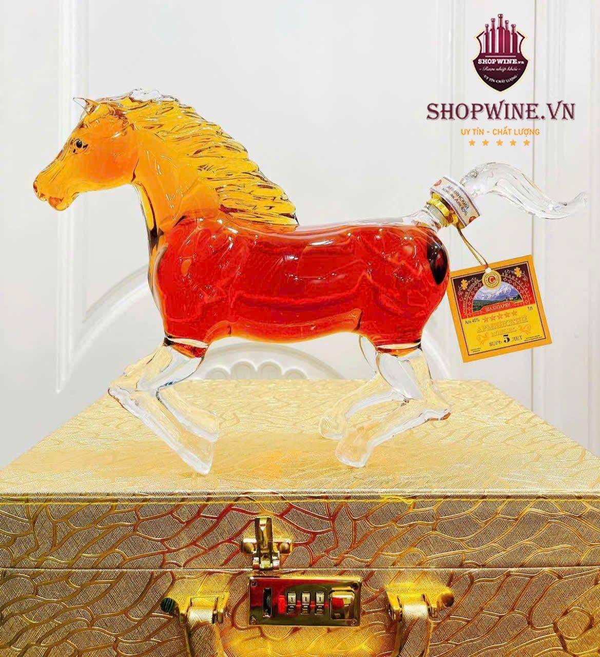  RƯỢU LINH VẬT NGỰA 2026 - MẪU NGỰA PHI 4 CHÂN 