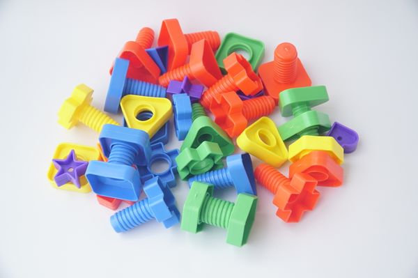  Đồ chơi vặn ốc vít cho bé, bộ ốc vít cho bé rèn kỹ năng tay và nhận biết hình khối - Nhiều màu 