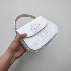 Túi cá sấu nắp bầu siêu dễ thương. Màu trắng tinh tuyền!