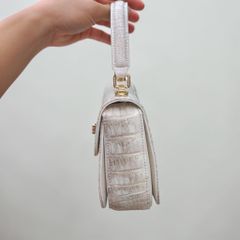 Túi da cá sấu Bạch tạng. Thiết kế Nắp bầu siêu dễ thương!