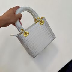 Túi nữ da cá sấu Bạch tạng phiên bản Thương hiệu. Size vừa 25cm.