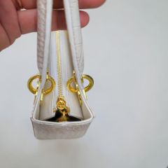Túi nữ da cá sấu Bạch tạng phiên bản Thương hiệu. Size vừa 25cm.